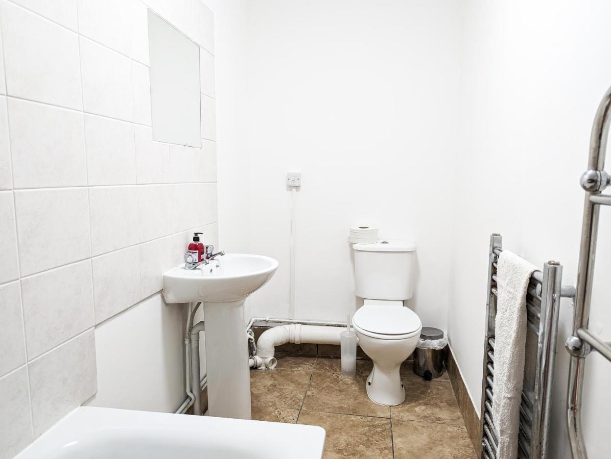 Cozy Central Apartments - With Private Kitchens & Bathrooms Портсмът Екстериор снимка