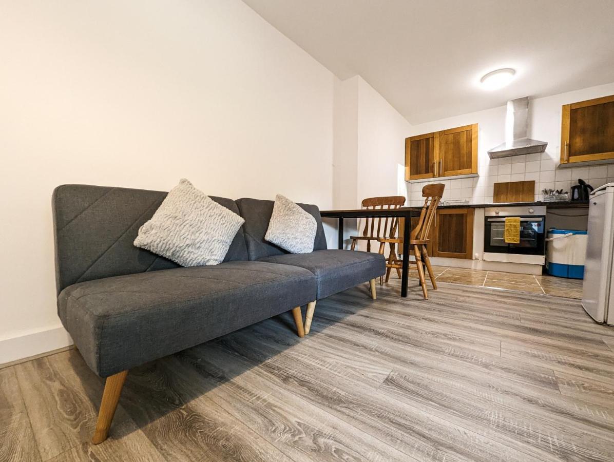 Cozy Central Apartments - With Private Kitchens & Bathrooms Портсмът Екстериор снимка